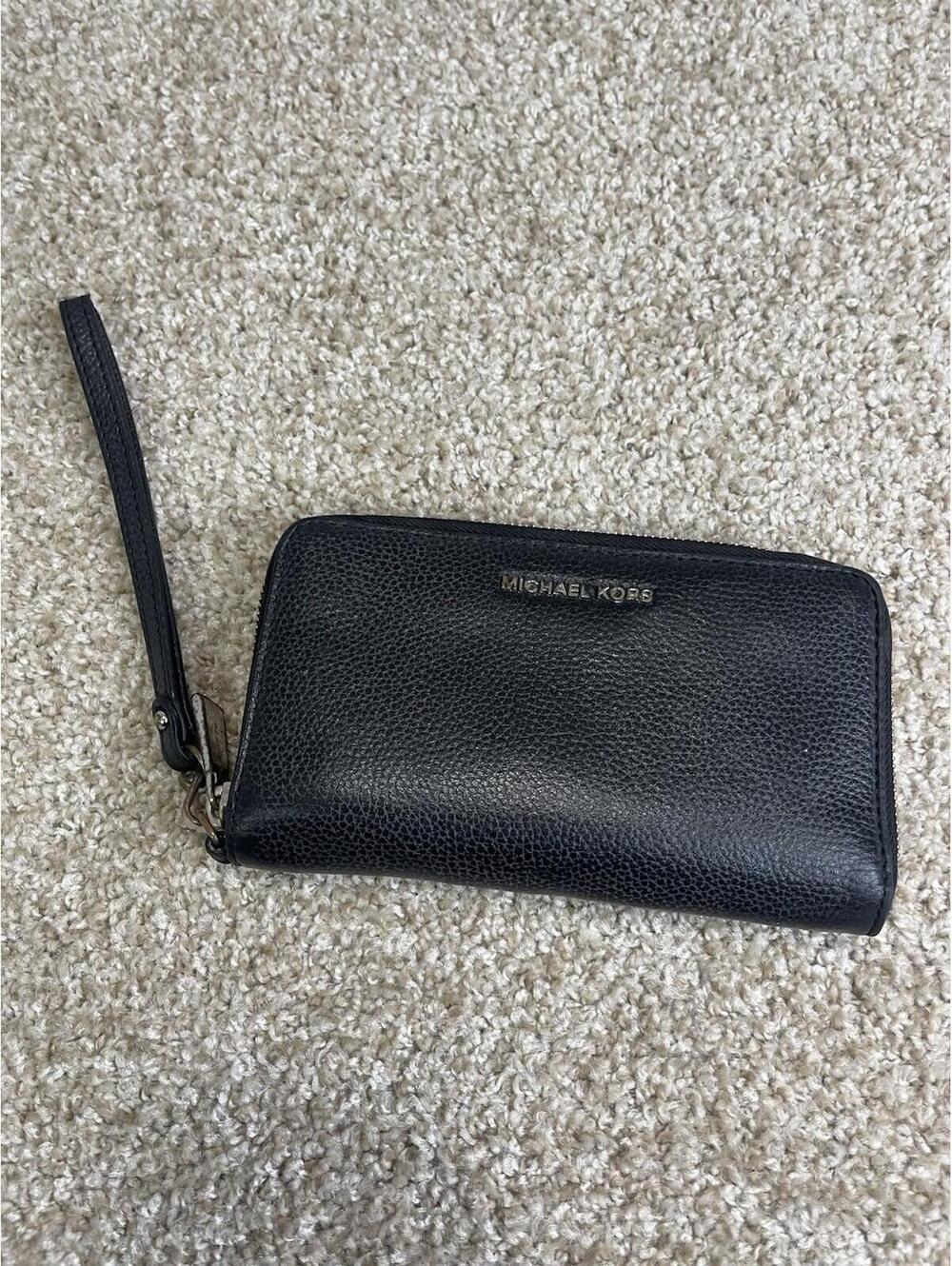 Michael Kors Black Wallet With Zipper Authentic [COPY]